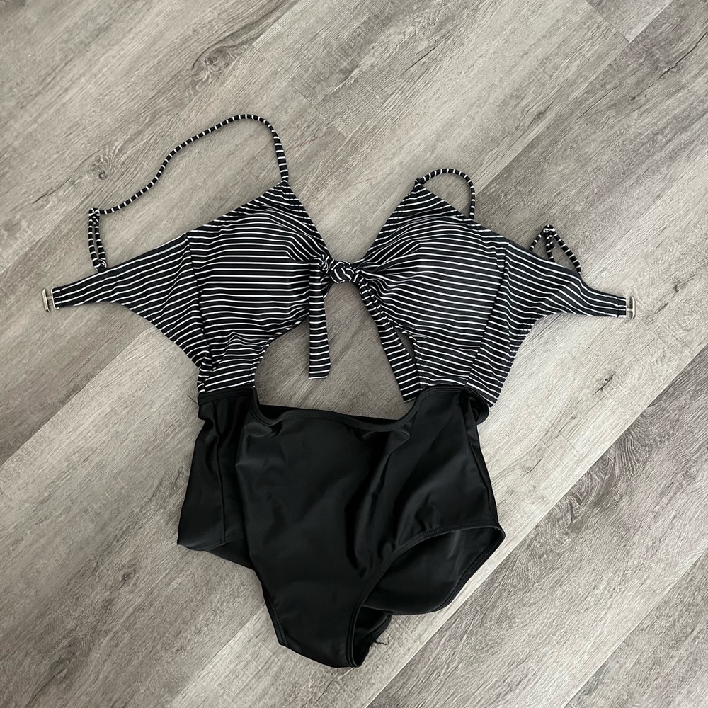 NWOT Cupshe Halter Cutout Swimsuit